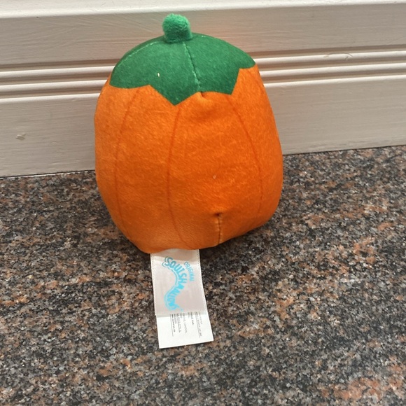 Squishmallows Pumpkin Jodie Halloween - 4” Capsule - Picture 2 of 3